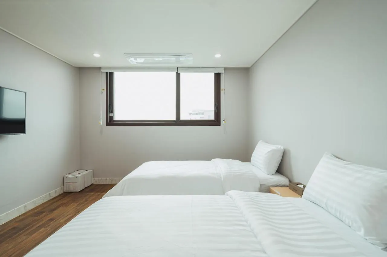 Aroomi Hotel Hyupjae Jeju 2*,